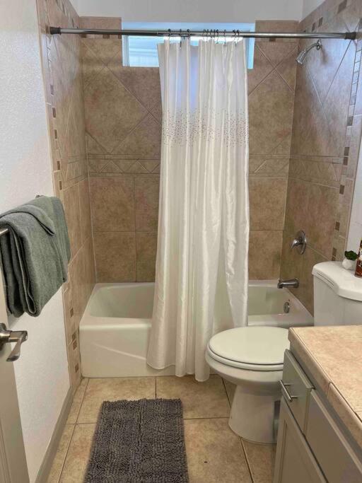 Spacious Getaway! Pool, Spa, Sleeps 9 レイク・ハヴァス・シティ エクステリア 写真