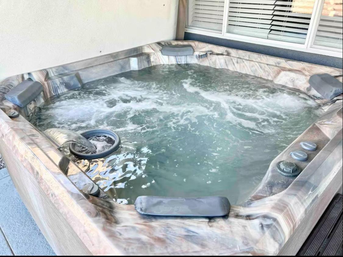 Spacious Getaway! Pool, Spa, Sleeps 9 レイク・ハヴァス・シティ エクステリア 写真